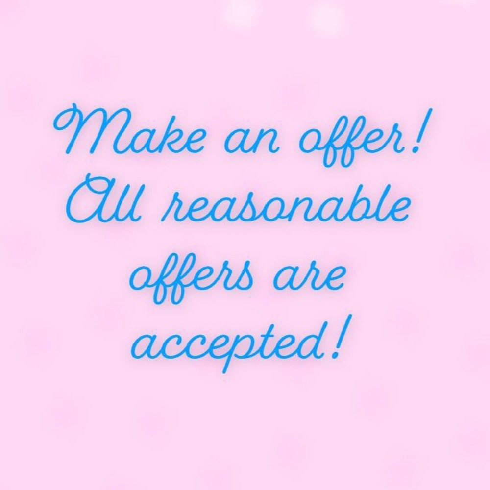 MAKE OFFERS!!💕⚡️